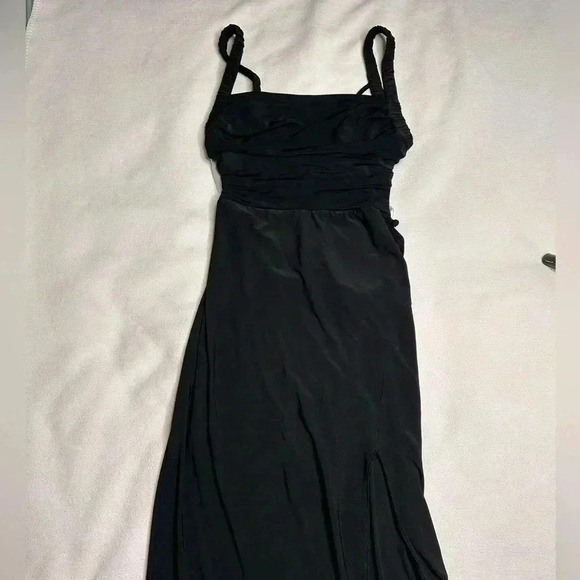 Long black dress with slit - Picture 2 of 8
